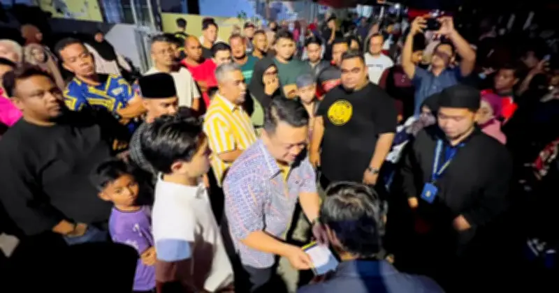 Raja Muda Perlis Santuni Mangsa Kebakaran di Taman Kemajuan, Serah Bantuan Awal