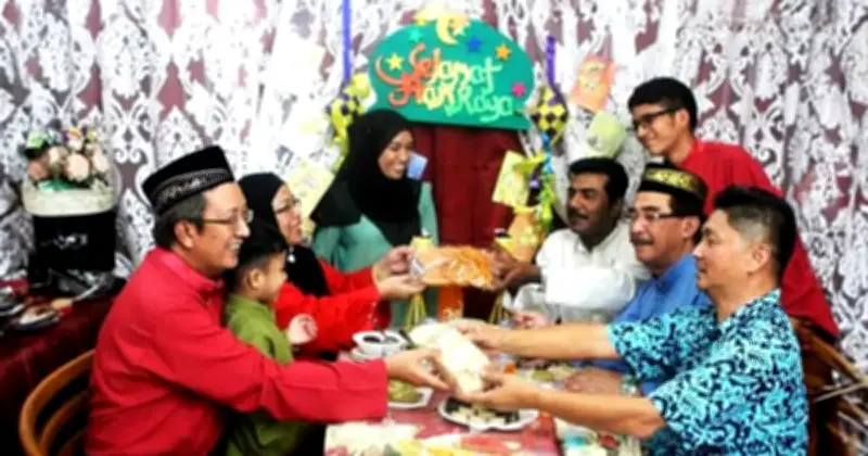 Raya: Meraikan dengan Meriah atau Melampaui Batas?