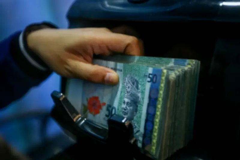Ringgit Merosot Terhadap Dolar AS pada Pembukaan Mac Akibat Serangan ke Iran