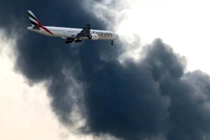 Serangan Peluru Berpandu dan Dron Landa UAE, Lapangan Terbang Dubai Ditutup