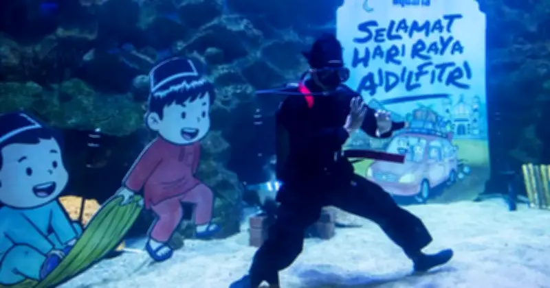 Silat Bawah Air Hidupkan Semangat Raya di Aquaria KLCC