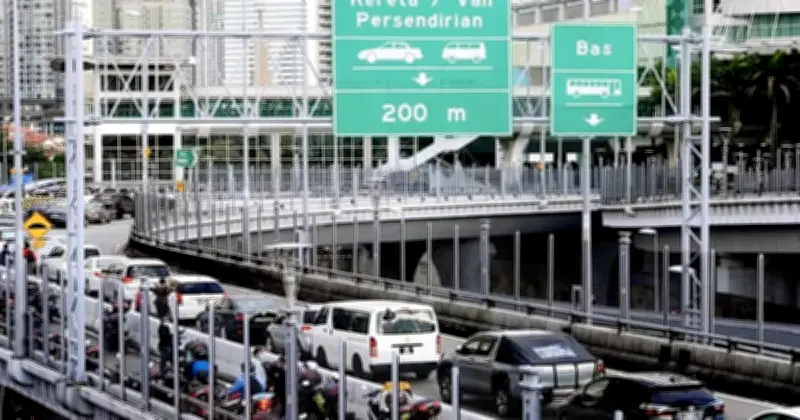 Skim Insurans Dilancar untuk 400,000 Pekerja Komuter Malaysia-Singapura