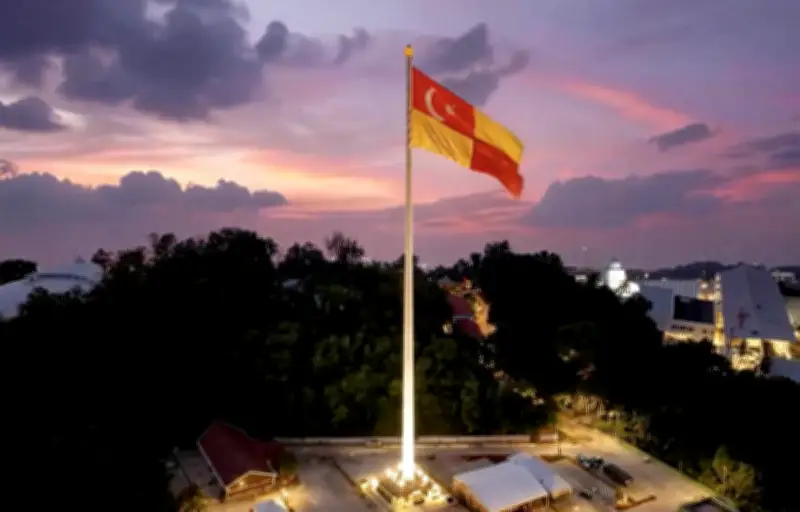 Sultan Sharafuddin Rasmi Tiang Bendera Tertinggi Asia Tenggara di Dataran Selangor