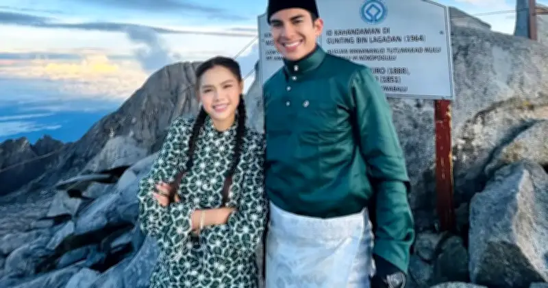 Syed Saddiq Lamar Bella di Puncak Gunung Kinabalu Semasa Hujan Lebat