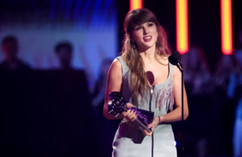 Taylor Swift Dominasi Anugerah iHeartRadio dengan Tujuh Trofi Termasuk Album Terbaik