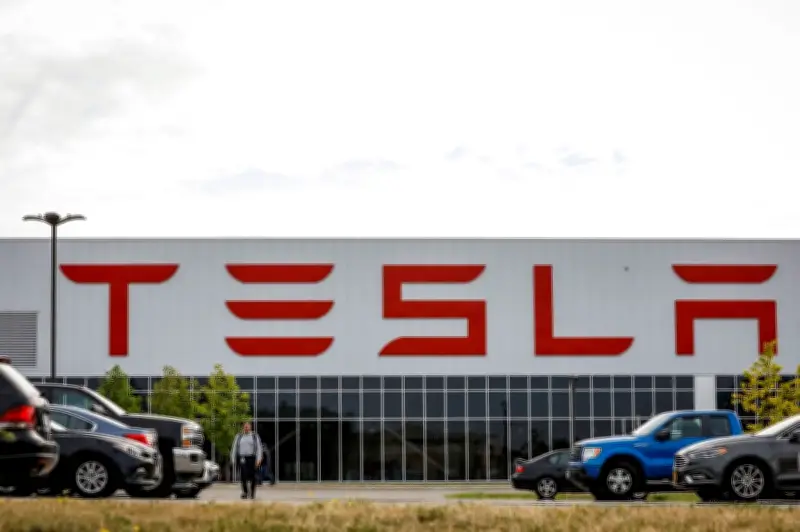Tesla Dapat Lesen Bekal Elektrik ke Rumah di UK Semasa Bil Tenaga Melambung