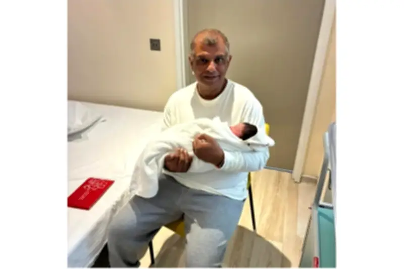 Tony Fernandes Raih Gelaran 'Datuk' Sebenar Selepas Lahirnya Cucu Perempuan