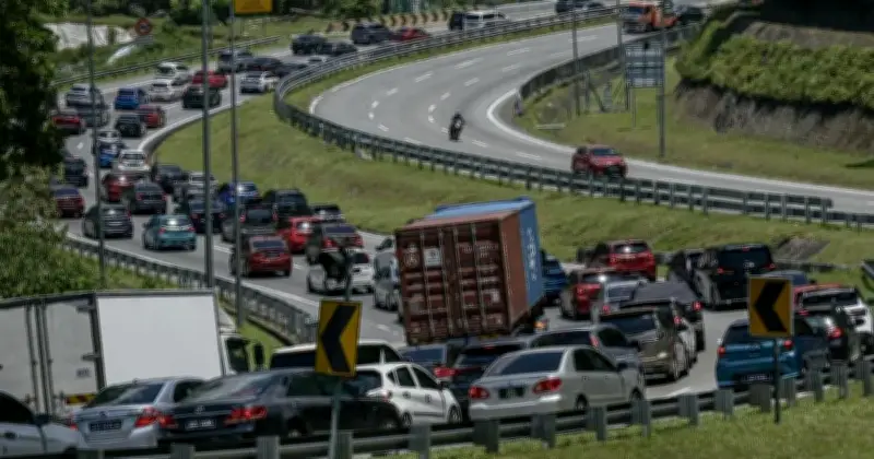 Trafik Perlahan di LPT dan PLUS Semasa Eksodus Balik Kampung Raya Berterusan