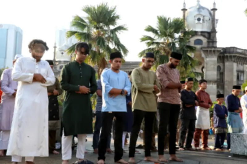 Umat Islam Seluruh Malaysia Sambut Syawal Dengan Solat Sunat Aidilfitri