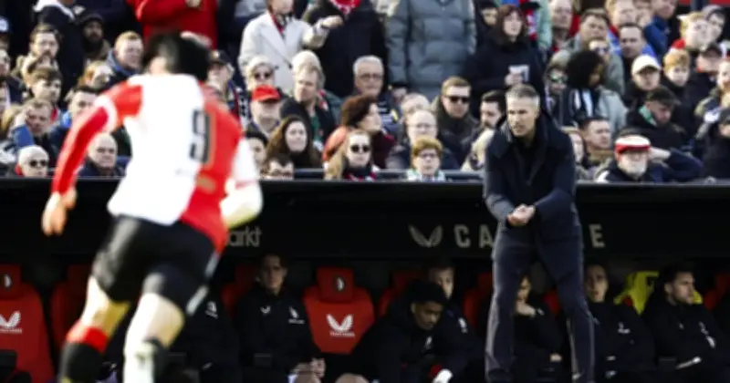 Van Persie Terus Dapat Sokongan Walaupun Feyenoord Ketinggalan 16 Mata