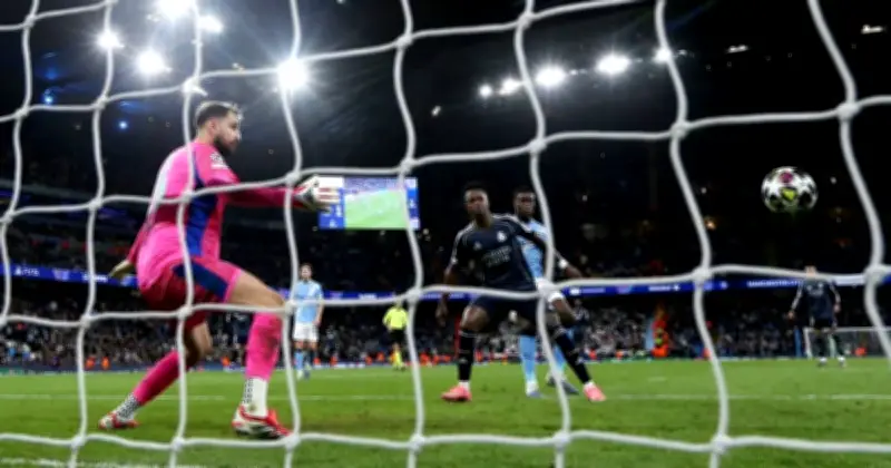 Vinicius Jr Cetak Dua Gol Bantu Real Madrid Singkir Manchester City 2-1