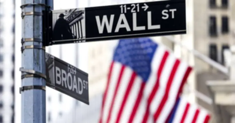 Wall Street Jatuh Mendadak Akibat Lonjakan Harga Minyak Mentah