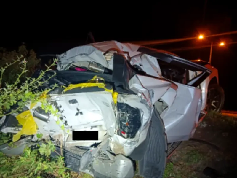 Warga Thailand Maut, Dua Cedera Dalam Kemalangan Bas Ekspres Dan Mitsubishi Triton Di Pekan