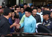 Anwar Pengerusi Mesyuarat dengan Pengurusan JPA dalam Program Ihya' Ramadan di Putrajaya