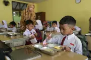 Indonesia Jimat RM9 Bilion dengan Kurangkan Hari Makan Percuma untuk Murid Sekolah