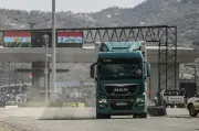 Pemandu Lori Iran Hadapi Perjalanan Memutar Panjang Akibat Serangan Udara