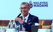 Tengku Zafrul: Kekayaan Minyak Malaysia Lindungi Rakyat Daripada Kenaikan Harga Tenaga Global