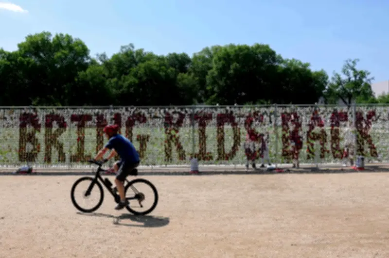 20,000 patung beruang di Washington desak pulangkan kanak-kanak Ukraine