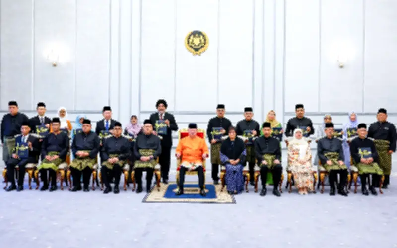 Agong Kurnia Surat Cara Pelantikan Kepada 14 Hakim dan 17 Ahli Majlis Agama Pulau Pinang