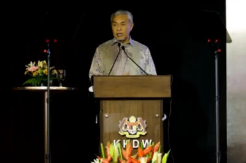 Ahmad Zahid: Hentikan Tuduh Kerajaan Soal Harga Minyak, Malaysia Dalam 'Mod Persediaan Krisis'