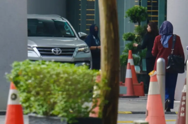 Anak Bekas Menteri Asnida Daim Dihadapkan ke Mahkamah KL dalam Operasi Godfather