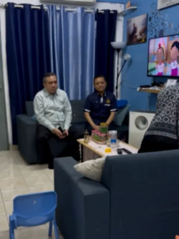 Anthony Loke Ziarah Janda Korban Kemalangan Maut di Klang, Beri Bantuan Kewangan