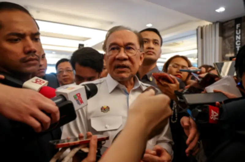 Anwar arahkan MB Sembilan teruskan tugas seperti biasa