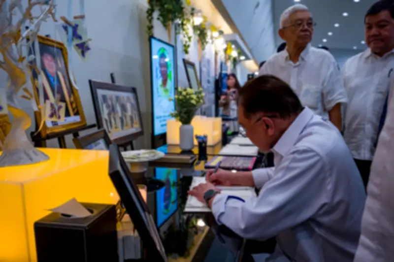 Anwar Beri Penghormatan Terakhir kepada Ling Liong Sik, Kenang Sumbangan Besar kepada Negara