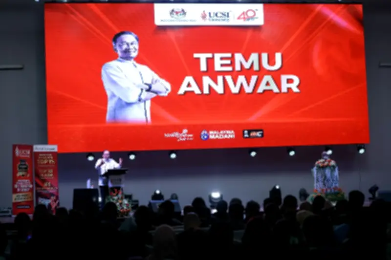 Anwar: Firma teknologi asing mesti latih rakyat Malaysia bawah syarat pelaburan