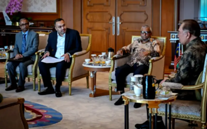 Anwar Minta Bangladesh Kurangkan Kos Pengambilan Pekerja Asing