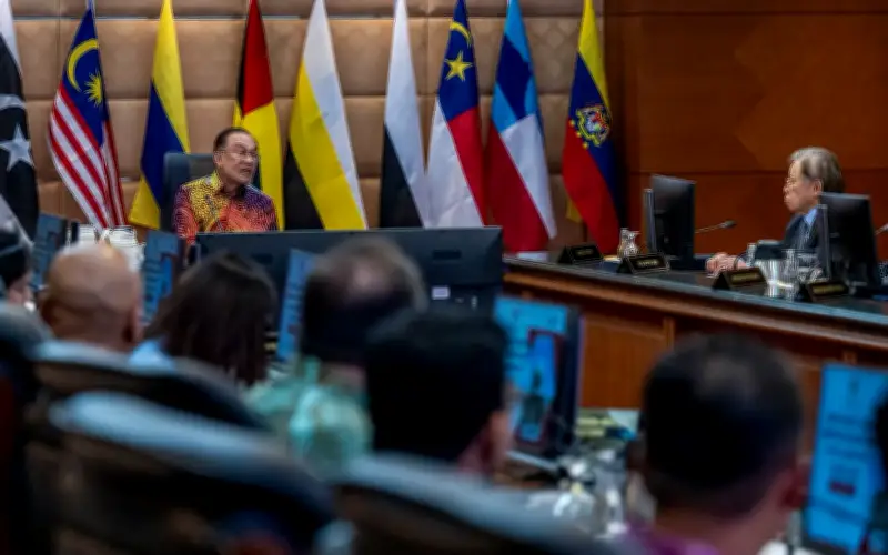 Anwar Pengerusi Mesyuarat Khas MB, KM Bincang Krisis Tenaga Global