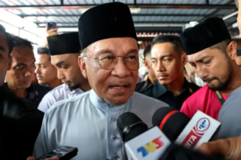 Anwar Pertahankan Cadangan Pelajar Bersihkan Tandas Sekolah, Ajar Tanggungjawab
