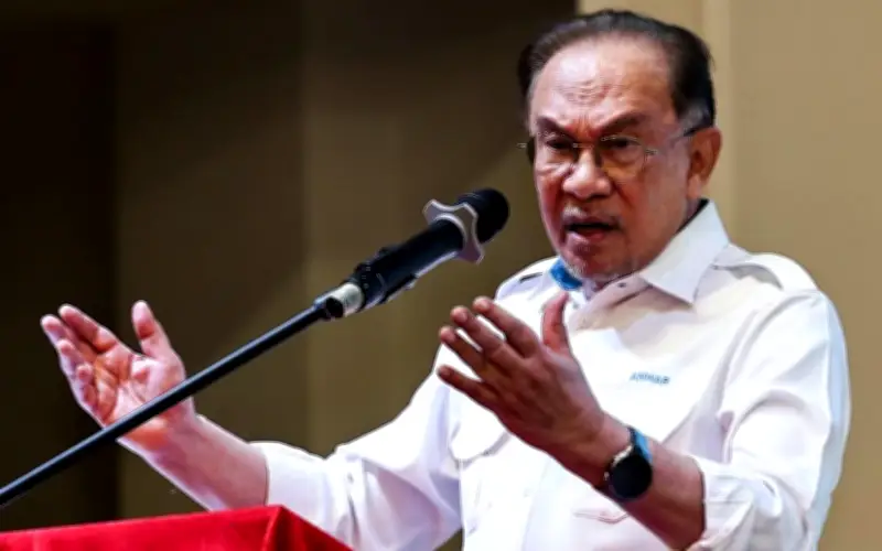 Anwar Seru Hentikan Kontroversi Bekalan Diesel ke Filipina, Tegaskan Bukan dari Petronas