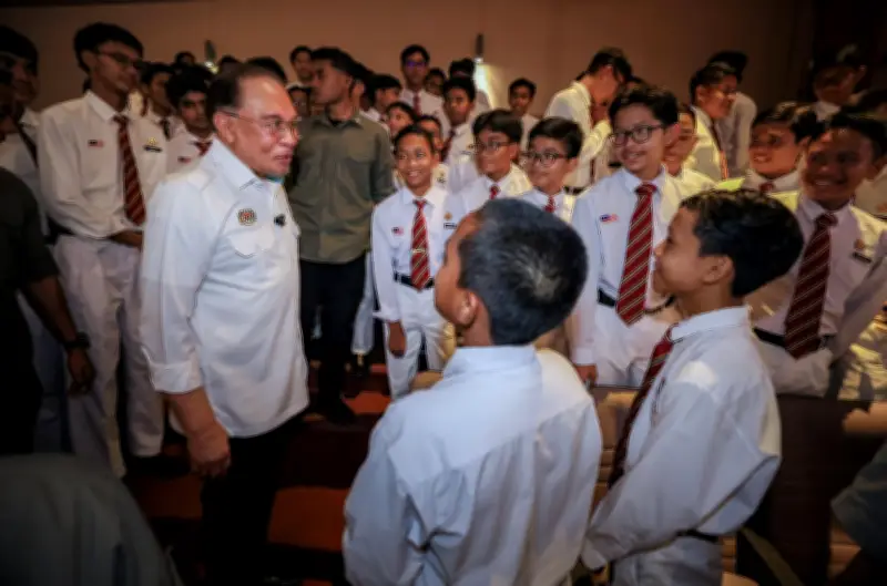 Anwar Tegaskan Keutamaan Pendidikan dan Kesihatan Meskipun Krisis Tenaga Global