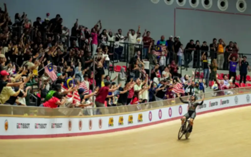 Azizulhasni Awang juara keirin Piala Dunia, negara berdiri memberi penghormatan