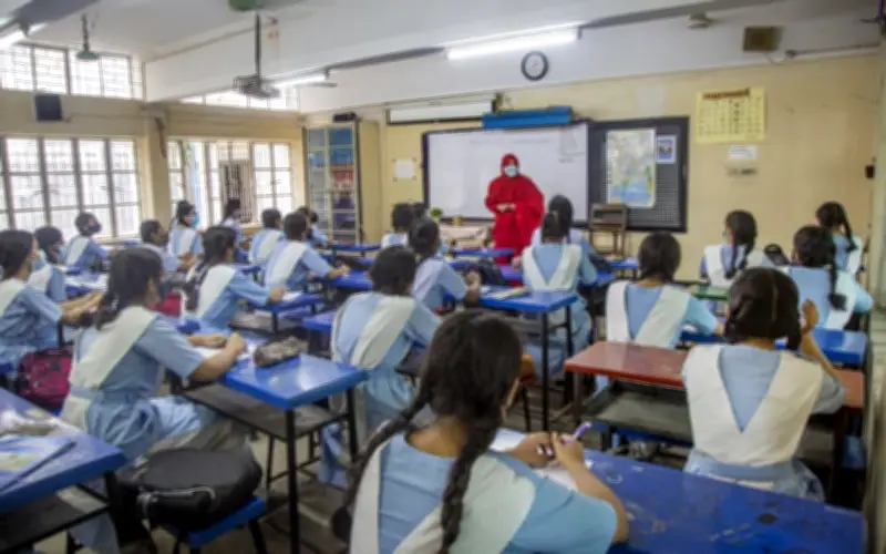 Bangladesh Lancar Sistem Sekolah Hibrid untuk Tangani Krisis Tenaga
