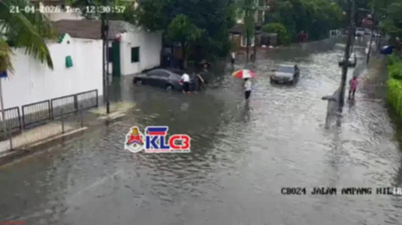 Banjir Kilat Landa Jalan Ampang Hilir dan Jalan Kuching, Lalu Lintas KL Tersekat