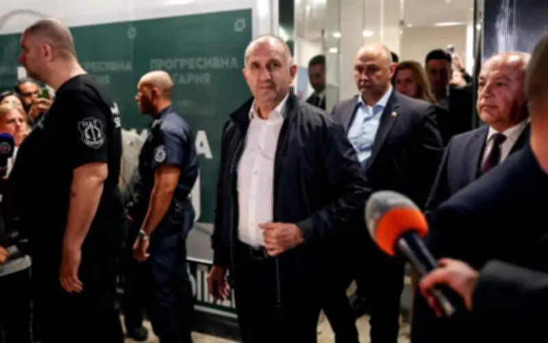 Bekas Presiden Bulgaria Pimpin Undian Parlimen dengan Kemenangan Besar