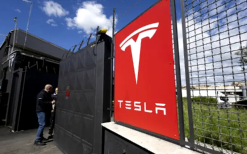 Belanda Sahkan Sistem Memandu Sendiri Tesla, Pertama di Eropah