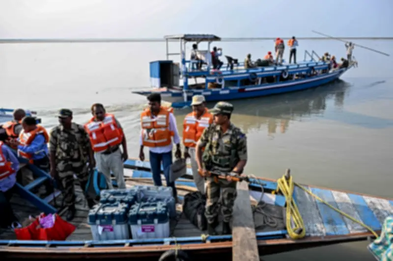 Berjuta-juta Pengundi India Menuju Tempat Mengundi dalam Pilihan Raya Negeri yang Bermula