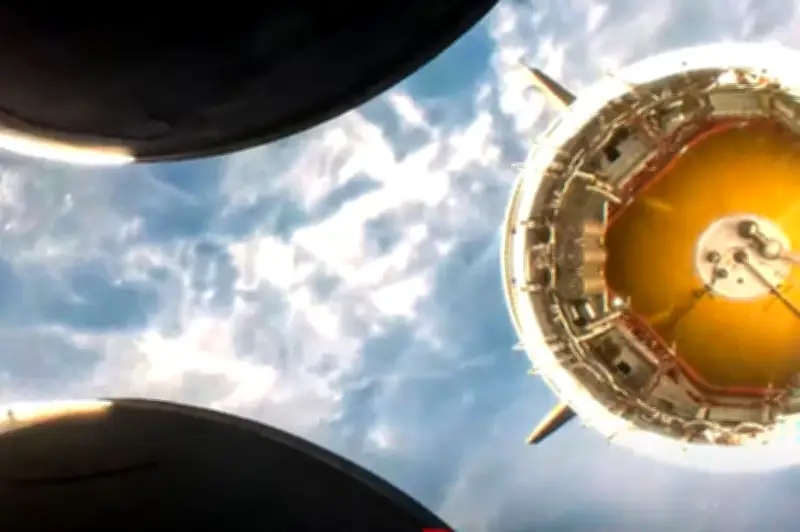 Blue Origin Guna Semula Booster New Glenn Pertama Kali, Mendarat Berjaya Tetapi Satelit Tersasar Orbit