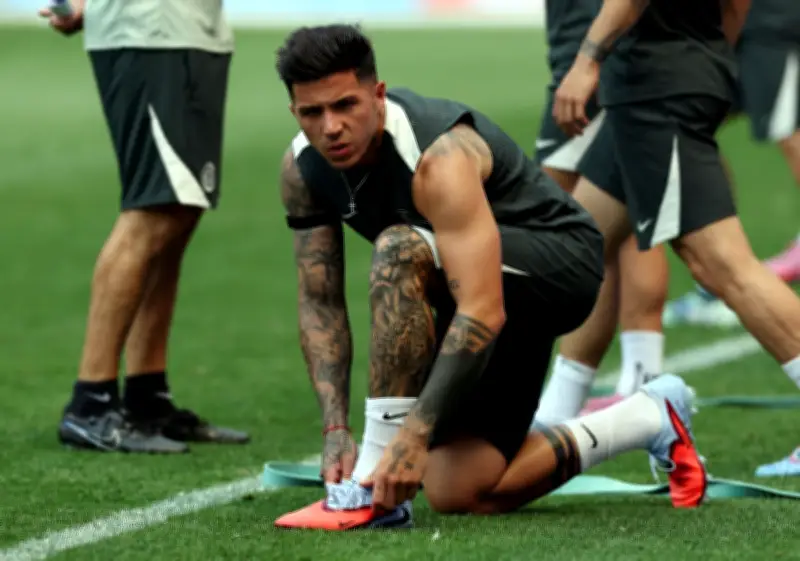 Chelhea Gantung Enzo Fernandez Dua Perlawanan Atas Komen Masa Depan