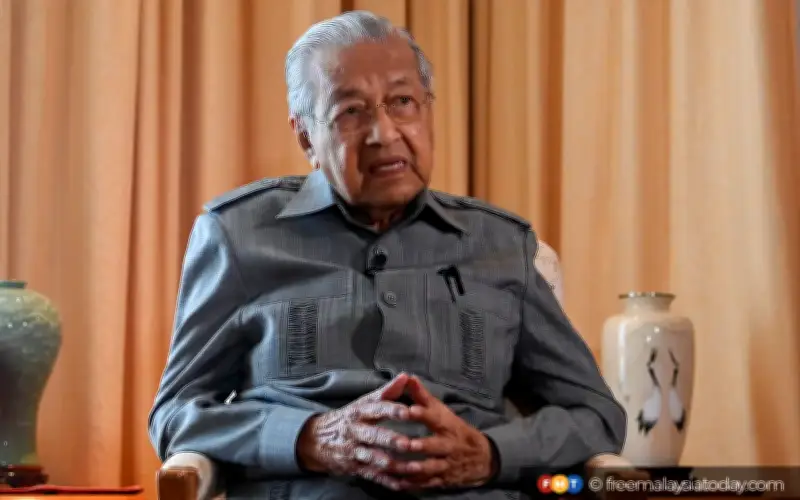 Dr Mahathir Dedah Kehilangan Kawalan Kaki Selepas Jatuh Tiga Bulan Lalu