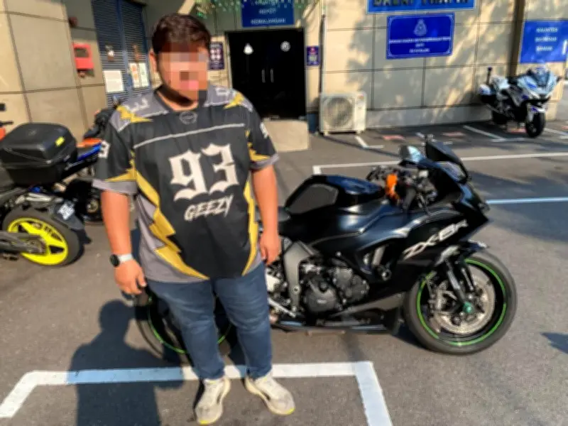 Dua penunggang motosikal ditahan selepas litar haram di Jambatan Putrajaya