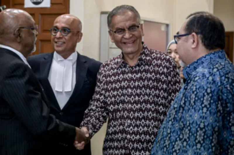 Dzulkefly Tarik Balik Saman Fitnah Terhadap Najib Selepas Penyelesaian di Mahkamah