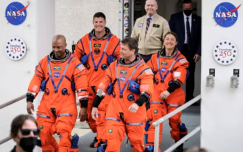 Empat Angkasawan Berlepas dalam Misi Bersejarah ke Bulan oleh AS