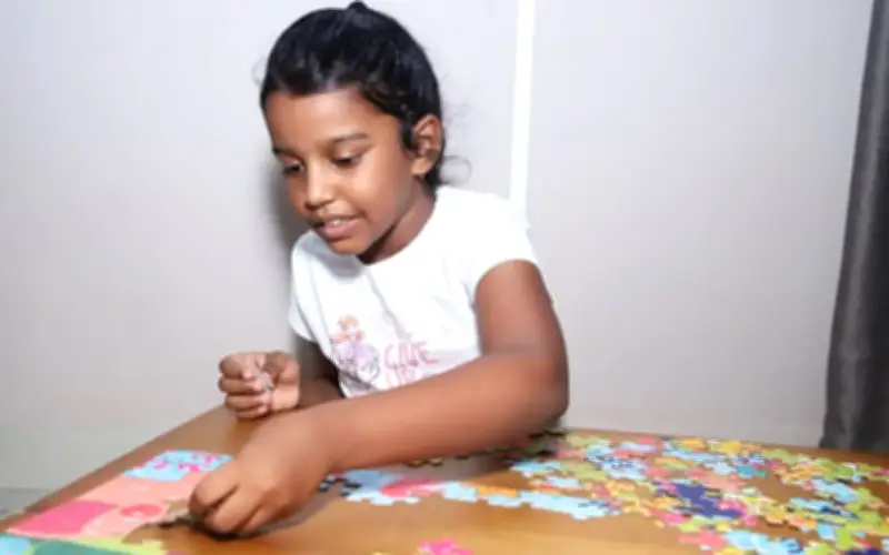 Gadis Autistik Pecahkan Rekod MBR, Selesaikan 643 Kepingan Jigsaw dalam 1 Jam