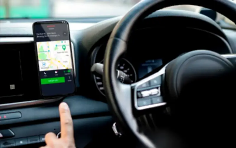 Grab peroleh lesen operator perkhidmatan kenderaan rentas sempadan pertama