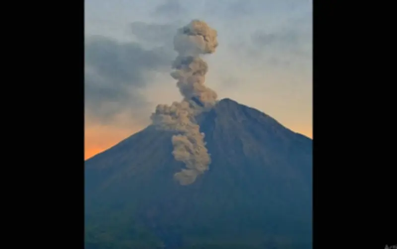Gunung Semeru Meletus Dua Kali, Aliran Piroklastik Capai 3 Kilometer dari Puncak