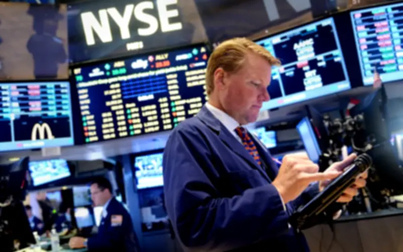 Harga Minyak Jatuh, Saham Melonjak Selepas Iran Buka Selat Hormuz